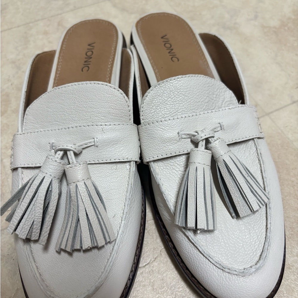 Vionic Women's White Leather Tassel Mules